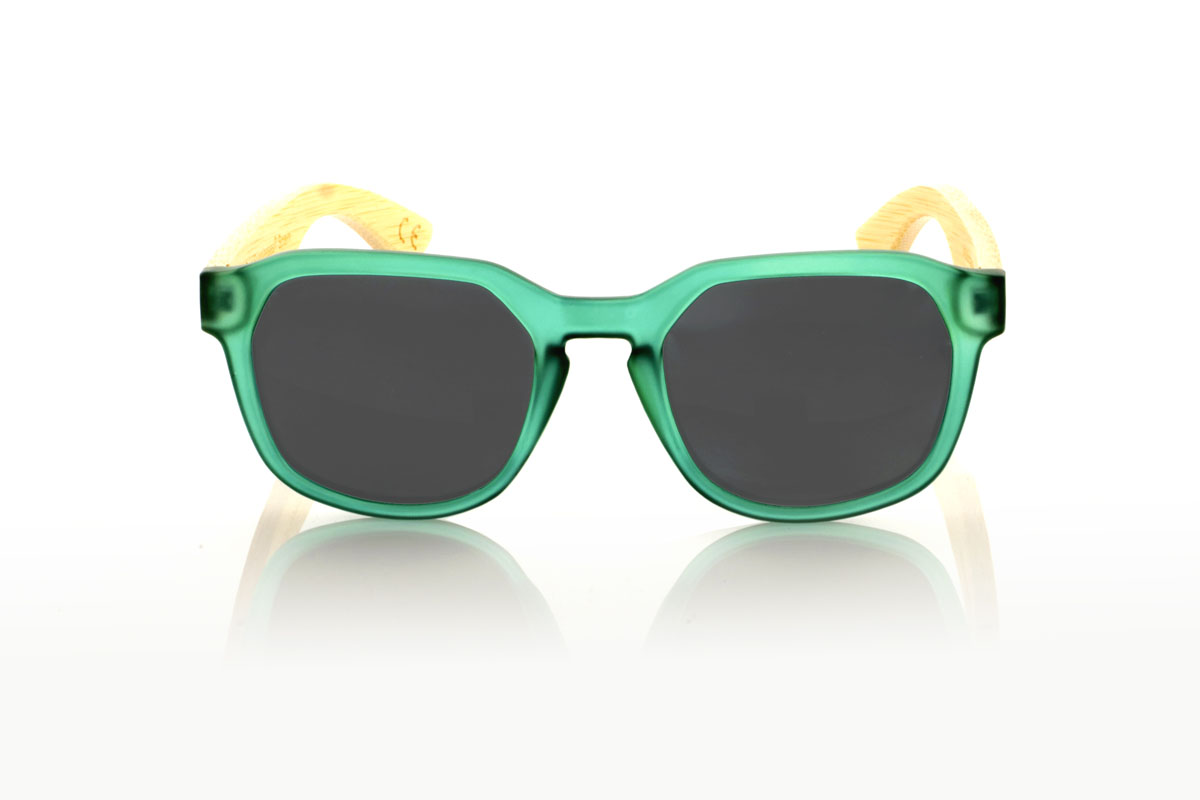 Wood eyewear of Maple MOON GREEN. MOON GREEN sunglasses are the freshness you are looking for to complete your look. With a hexagonal frame in an eye-catching matte transparent green, these glasses are the definition of unique style. The temples, made of maple wood, add that natural and subtle touch, making each pair something special. The combination is not only visually attractive, but also comfortable and practical for everyday use. Whether for a walk through the city or a getaway to nature, the MOON GREEN accompanies you with style and protection. Front measurement: 148x50mm. Caliber: 53. for Wholesale & Retail | Root Sunglasses® 